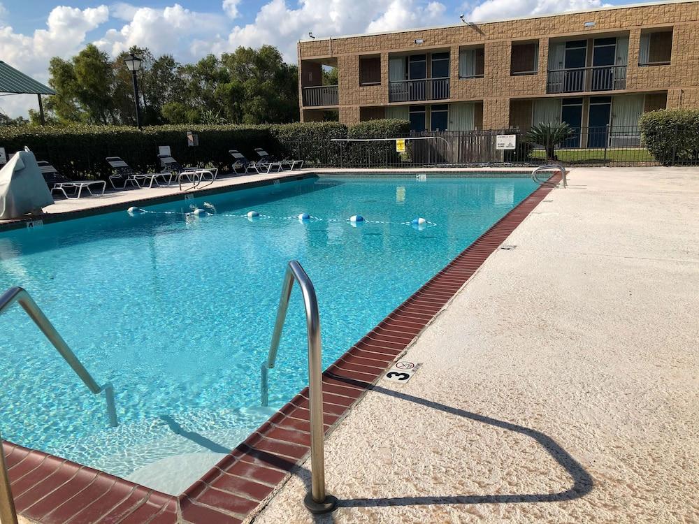 Motel 6-La Place, La المظهر الخارجي الصورة